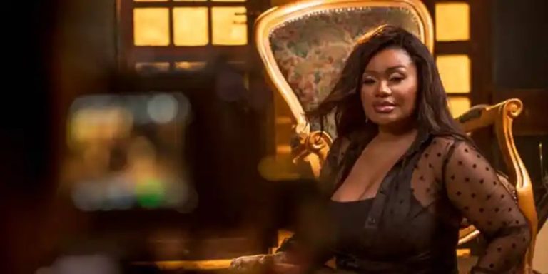 Musique : Barbara Kanam largue son clip  » Consommation « 