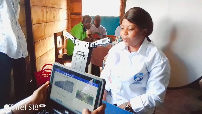 Kasaï : Jacky Ngolela obtient sa carte d&rsquo;électeur et invite la population à suivre ses pas pour multiplier Les sièges