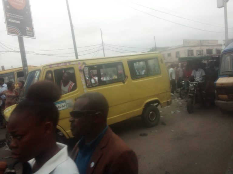 Transport à Kinshasa : L&rsquo;arrêté du gouverneur  fixant de nouveaux tarifs boudé par de conducteurs de taxi-bus 