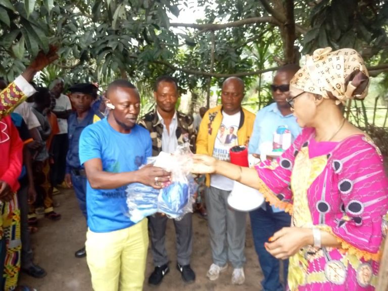 RDC -Mars 2023: Mme Jules-César Mboso dans le Congo profond pour communier avec les femmes du Kwango 