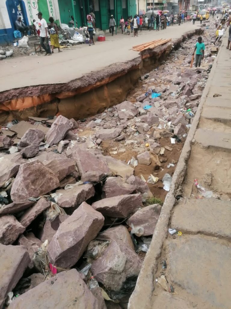 RDC-Kimbanseke : de l&rsquo;arrêt Dokolo au cimetière, la chaussée complètement disparue 