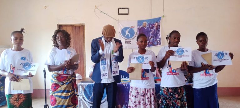 Kasaï Central: Les femmes du parti CRIC bénéficient d’un fonds de commerce