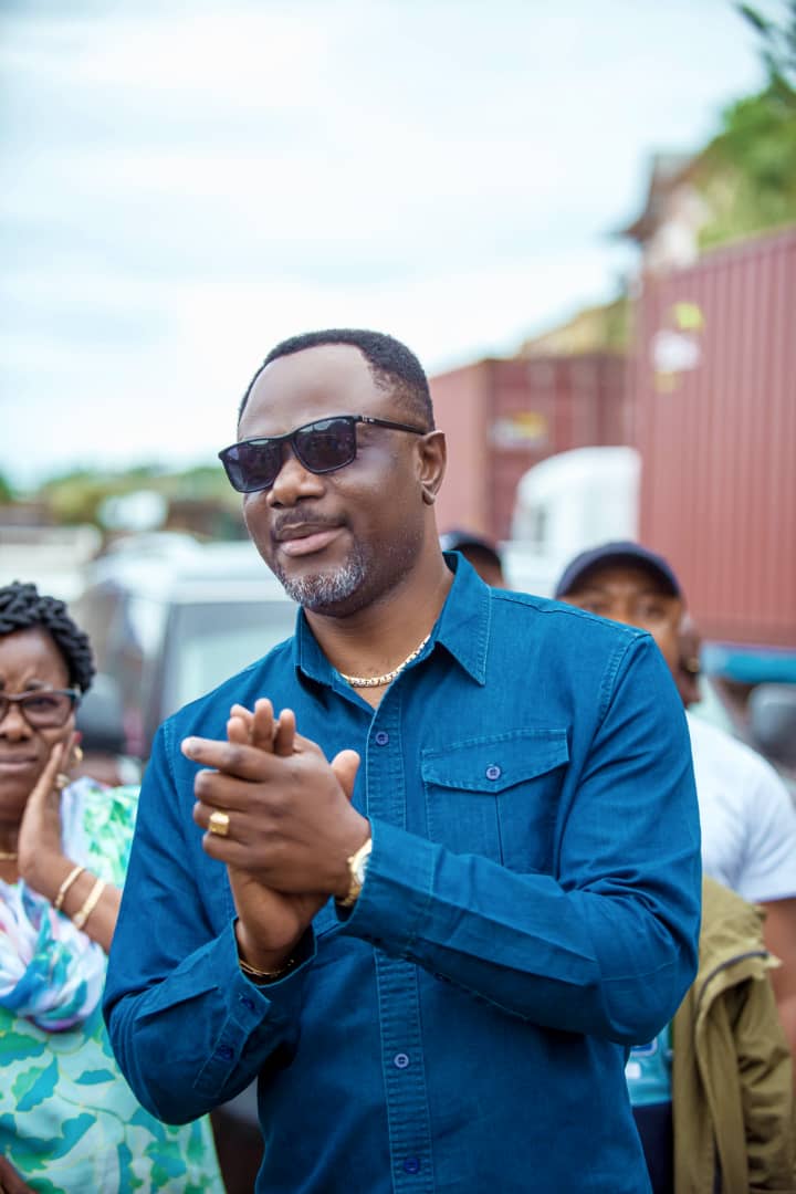 RDC-EPST : Le ministre Mwaba met des motos à la disposition  des responsables provinciaux itinérants