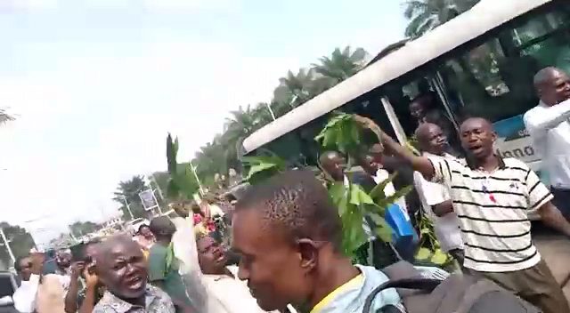 EPST : Les correcteurs des épreuves certificatives débrayent devant le cabinet de Nicolas Kazadi
