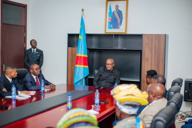 Phénomène Mobondo: Peter Kazadi et le gouverneur Peti Peti échangent pour des solutions idoines