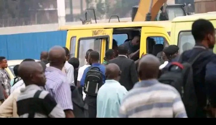 RDC : Hausse des prix des carburants, la population en paye le prix avec le transport en commun