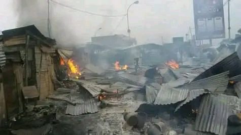 Kinshasa-Incendie aux entrepôts du marché UPN : Superstitieux, les vendeurs font état de gris-gris !