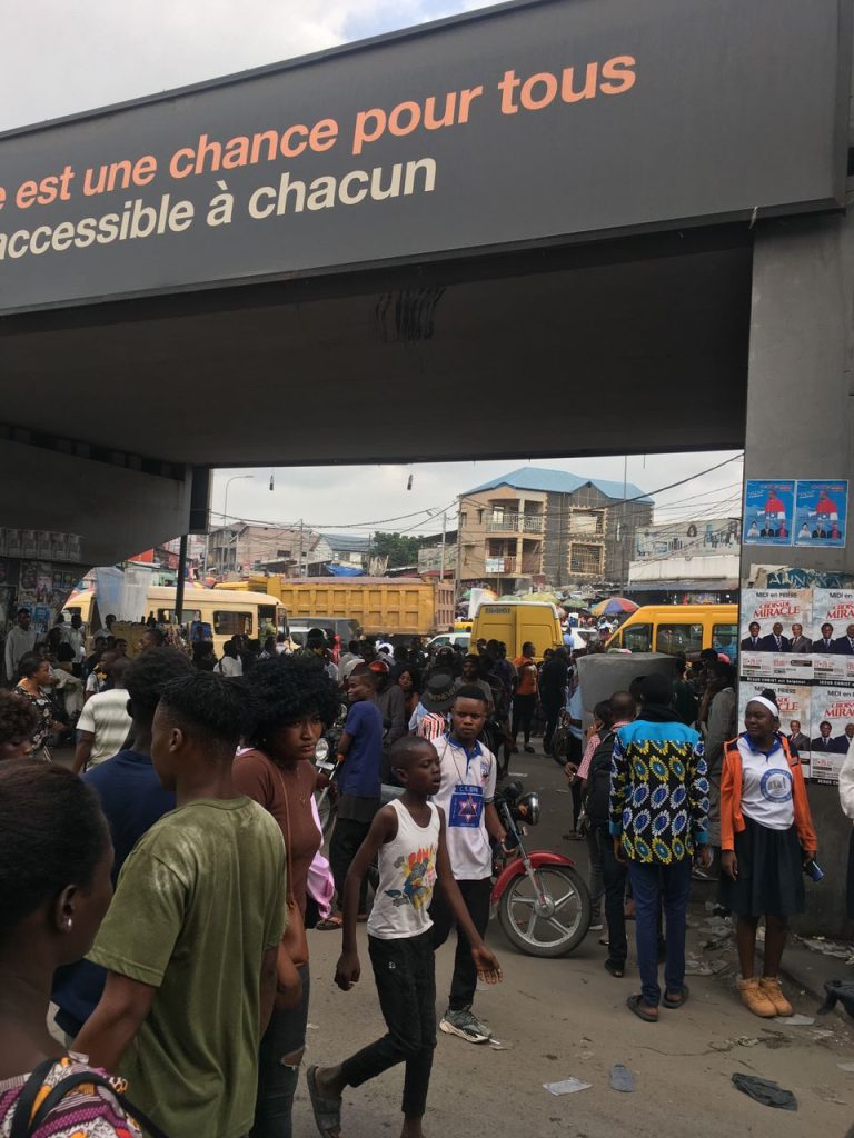 Kinshasa : À pompage, les chauffeurs taxis et motos fixent les prix à leur guise