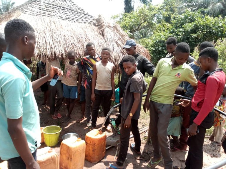 Kasaï Central : Le parti UFOR dote la population du territoire de Dimbelenge de 4 forages d&rsquo;eau