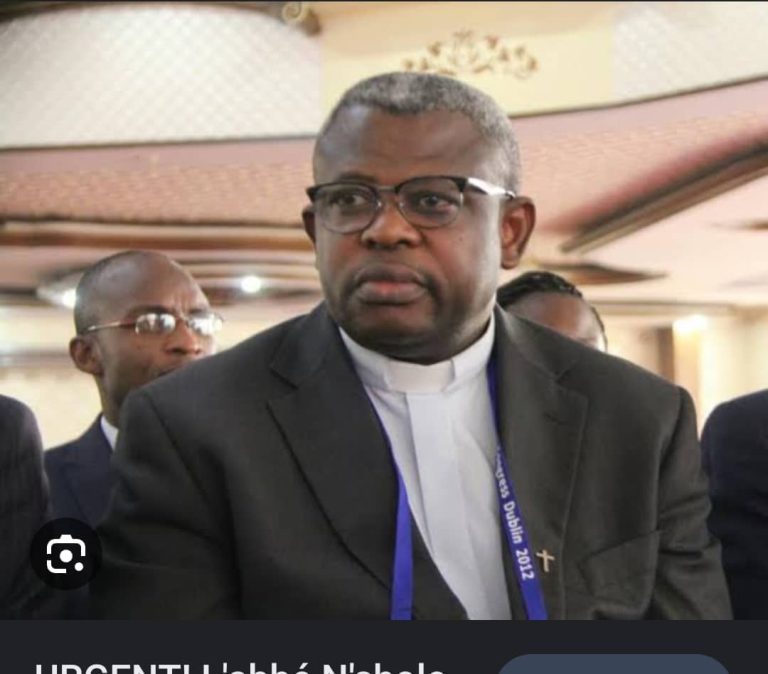 Nshole à Tshisekedi : « Les mêmes évêques qui l&rsquo;ont félicité hier, lui disent aujourd&rsquo;hui qu&rsquo;il y a un recul »