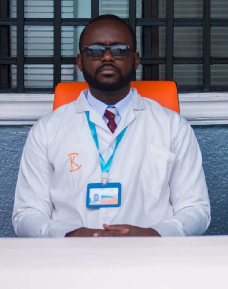Santé : Dr Raïs-Caleb Kibwana énumère les risques non négligeables de l&rsquo;automédication (Interview)