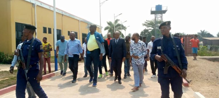 Kasaï : En prévision de son inauguration, le gouverneur Pieme inspecte le marché moderne de Tshikapa