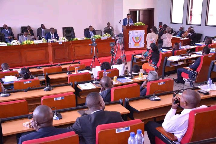 Kinshasa : L&rsquo;APK recadre la Cour des comptes sur la sanction à prendre contre Ngobila