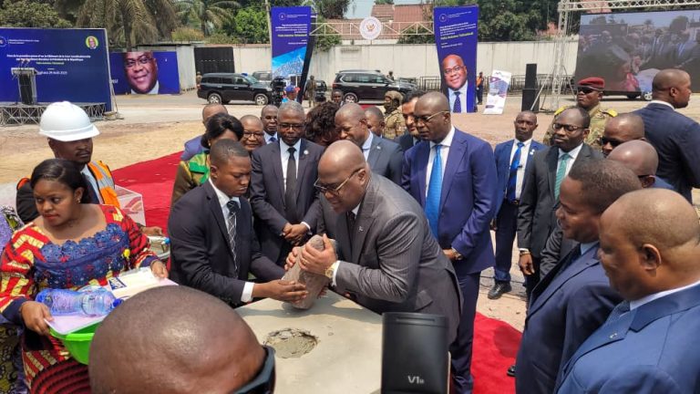 Kinshasa : Tshisekedi pose la première pierre des travaux de construction du nouveau bâtiment de la Cour constitutionnelle