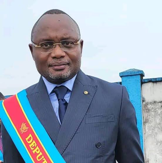 Cybercriminalité : Le député André-Léon Tumba cible d&rsquo;un réseau d&rsquo;arnaqueurs