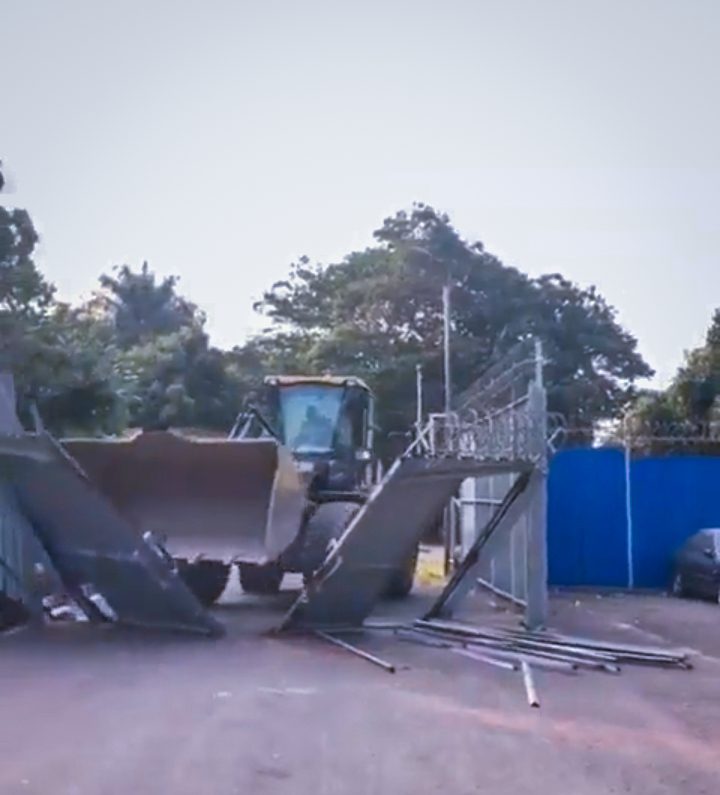 Kinshasa : Sur ordre de la présidence, une partie de la clôture de Joseph Kabila à GLM démolie