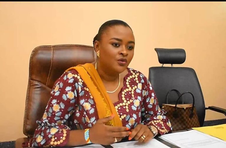 Francine Muyumba à Tshisekedi : « aucun pouvoir n&rsquo;est éternel, la roue tourne »