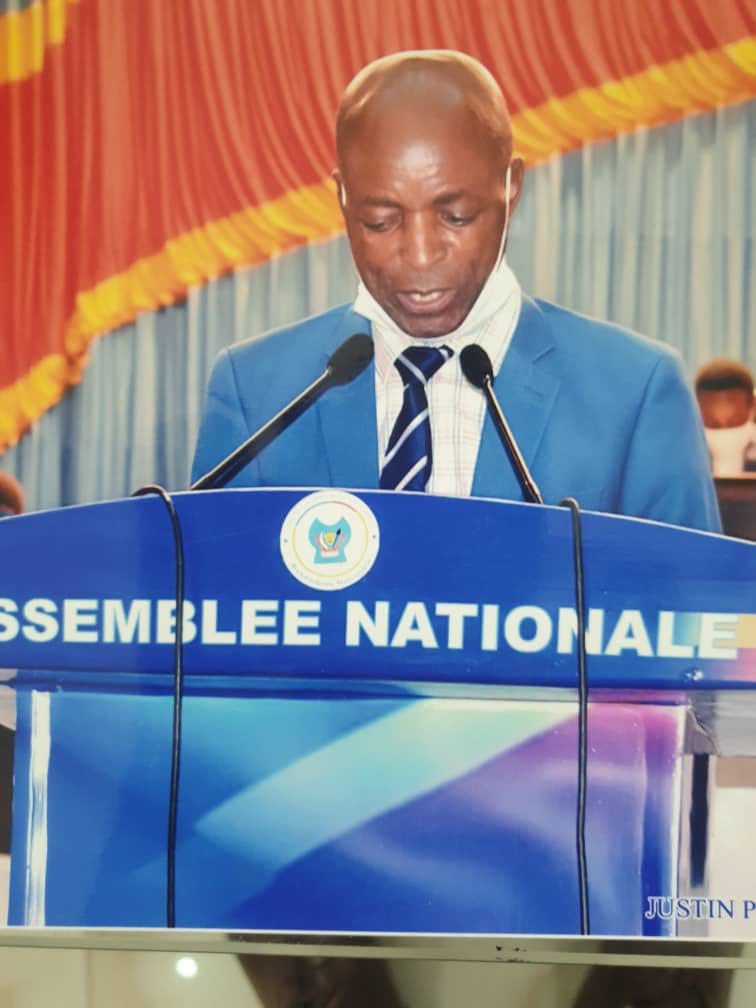 Assemblée nationale : Le député Justin Kasongo plaide pour la médiation du conflit collectif de travail TP HOENIX et CHEMAF SA