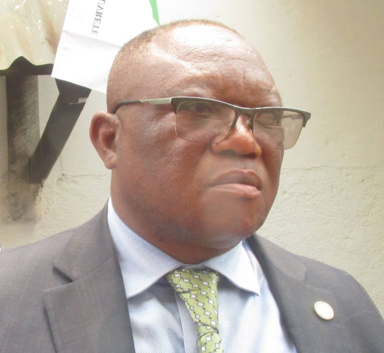 Kasaï Central : Professeur Sylvain Tshikoji Mbumba préoccupé par la hausse de prix de maïs sur le Marché de Kananga