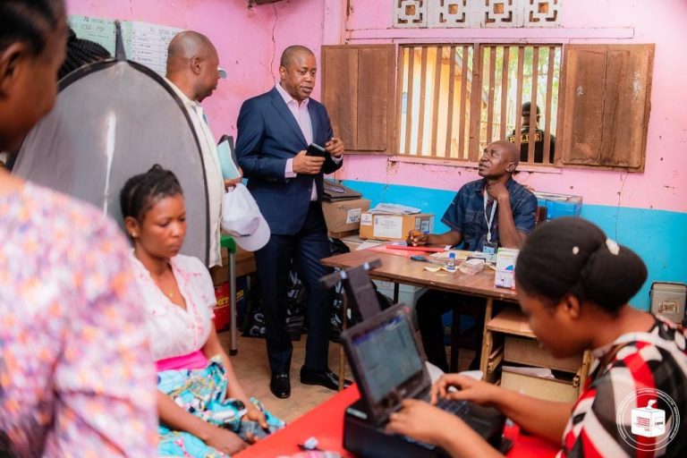 Monnayage dans la délivrance des duplicatas des cartes d&rsquo;électeurs : Denis Kadima tranche
