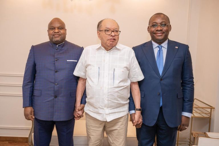RDC-Une visite de courtoisie : Guy Loando Mboyo et Jean-Claude Kabongo consultent Léon Kengo