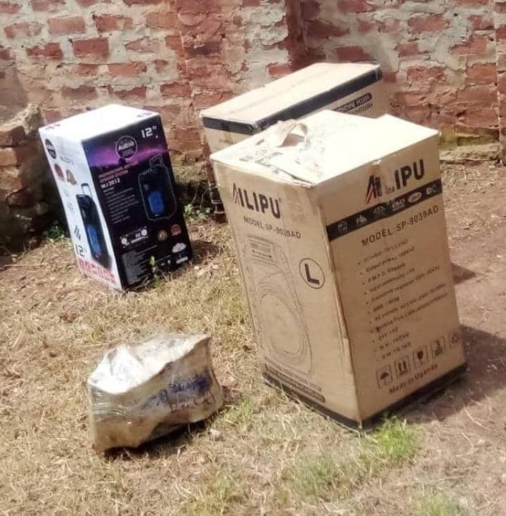Ouganda : Un terroriste ADF/MTM offre à une église 4 amplificateurs piégés des bombes