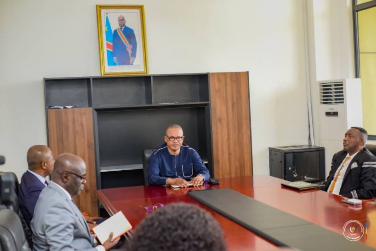 Kinshasa/Tension entre Ngobila et Mpoyi : Peter Kazadi le sapeur pompier !