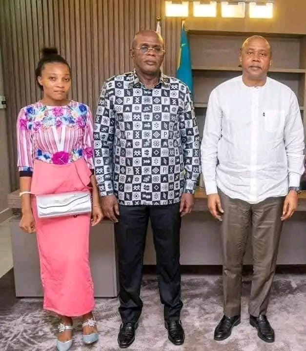 Moquerie sur la photo de Théodore Ngoy avec « son épouse » à la CENI: Le candidat à la Présidentielle s&rsquo;en prend à Denis Kadima