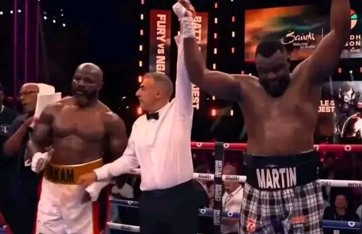 Boxe : Martin Bakole bat le Camerounais Carlos Takam sur décision de l&rsquo;arbitre