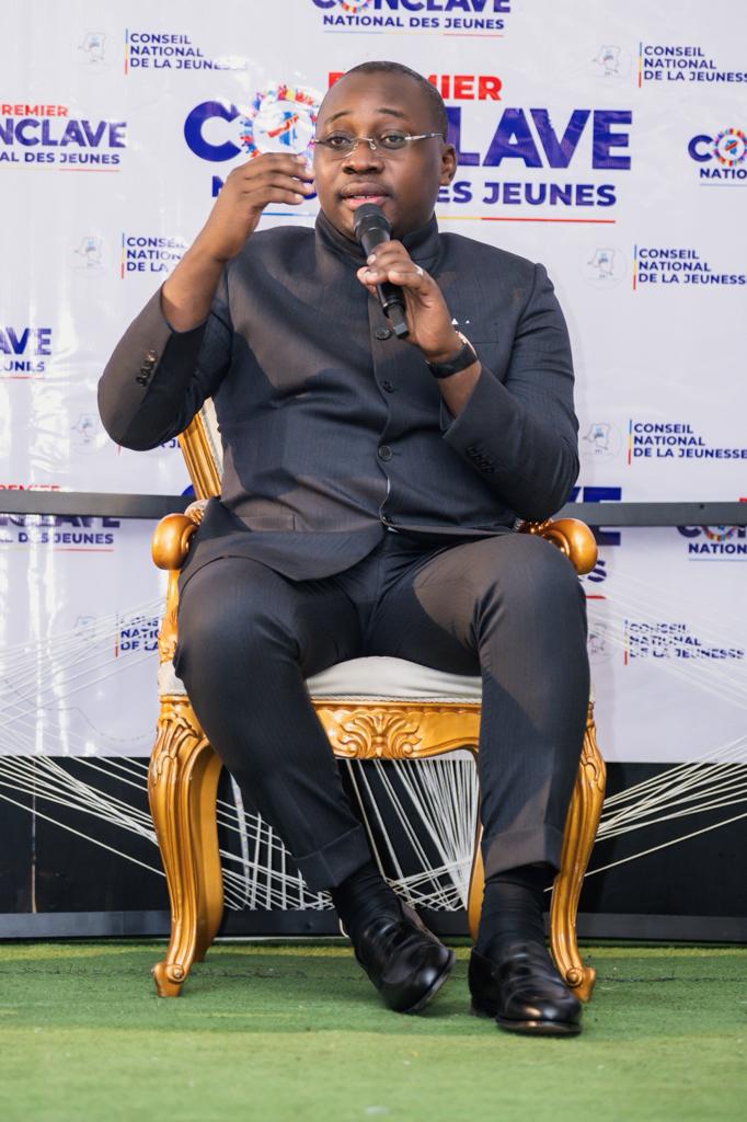 RDC : « Ne cédez à la manipulation politicienne qui peut amener à la distraction » Guy Loando au 1er conclave des jeunes