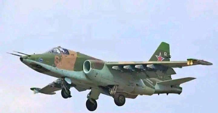 Nyiragongo : L&rsquo;avion de chasse SUKHOI SU-25 des FARDC bombarde une cible du M23/RDF à Burambo