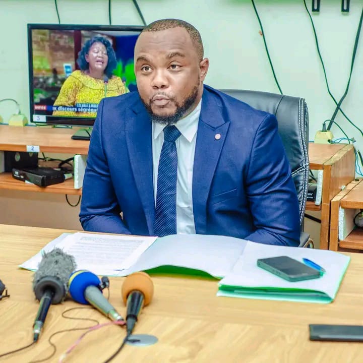 RDC : Le CSAC dévoile les 12 journalistes sélectionnés pour les émissions avec les candidats à la Présidentielle