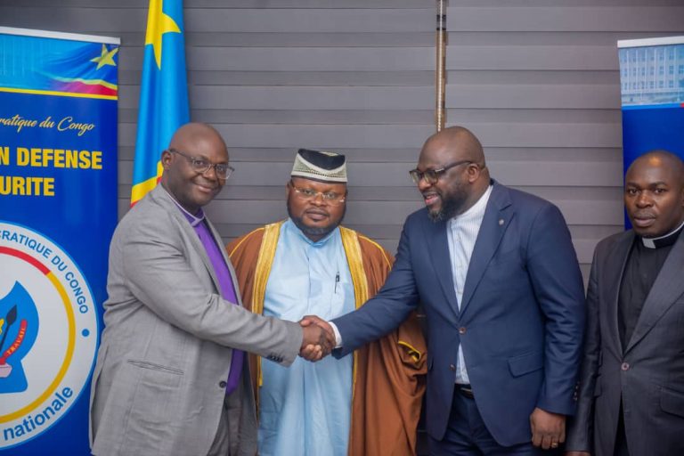 Kinshasa : Président de la commission Défense et sécurité et candidat deputé national, Bertin Mubonzi reçoit la bénédiction des chefs religieux du Sud-Kivu