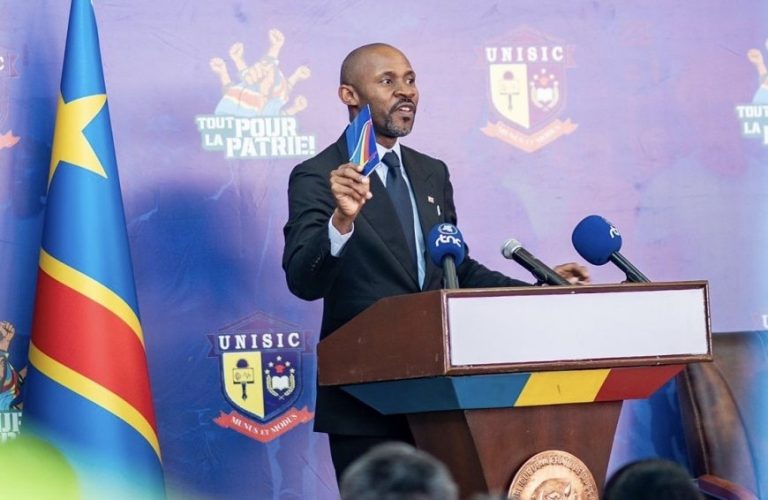 RDC : Patrick Muyaya exhorte les étudiants de l’UNISIC à s’engager pour une paix durable dans l’Est