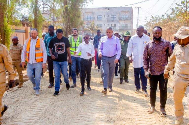 Haut-Katanga : Le gouverneur a.i. Martin Kazembe Shula supervise l’avancement des chantiers provinciaux