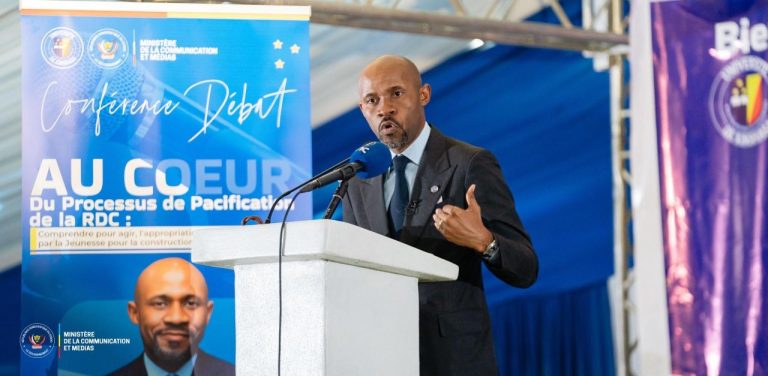 RDC : Patrick Muyaya dénonce la stratégie médiatique du Rwanda à l’UNIKIN