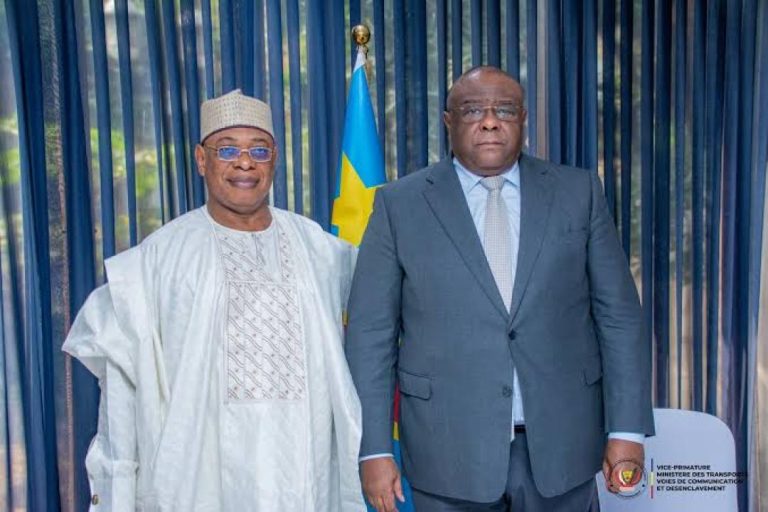 La RDC attire l’intérêt de Standard Bank pour ses projets intégrateurs