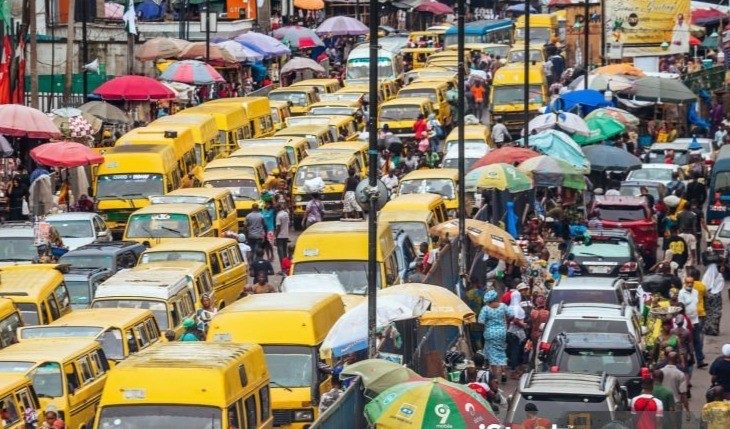 Kinshasa : Les embouteillages nuisent gravement à la santé publique et à l’environnement, alerte le professeur Jean-Pierre Mfwamba