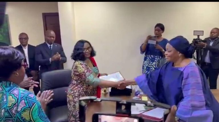 RDC : Ève Bazaïba passe le relais à Marie Niange Ndambo au ministère de l’Environnement