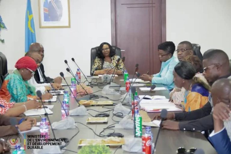 RDC : La ministre de l’Environnement ouvre un dialogue avec les syndicats