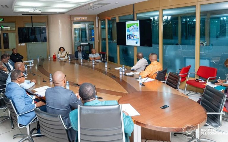 Kinshasa : Le ministère de l’Économie dévoile un plan pour moderniser les espaces de vente