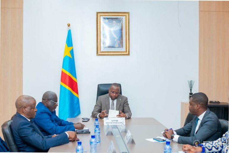 Phénomène Mobondo : Le VPM de l’Intérieur sollicite l’appui des élus du Kwilu