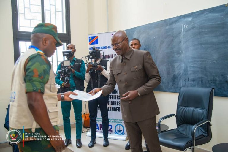 RDC : 50 greffiers pénitentiaires civils et militaires reçoivent leurs brevets après 4 mois de formation