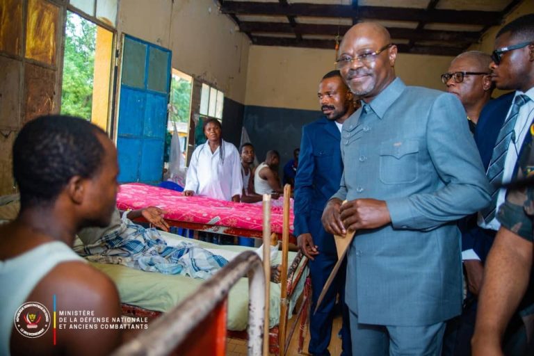 Maniema : Le VPM de la Défense visite les sites militaires de Tomenga et Katako