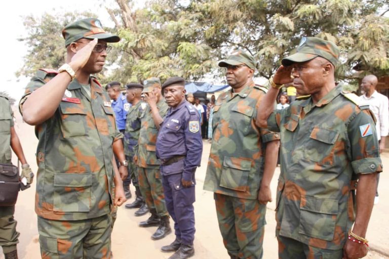 RDC : Le général Padiri inspecte les opérations militaires contre les insurgés Mobondo au Kwilu