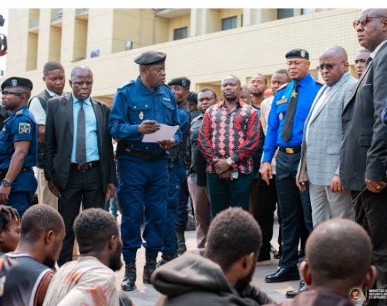 RDC : Plus de 30 présumés criminels présentés au Vice-Premier ministre en charge de l’Intérieur
