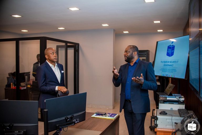 RDC : Denis Kadima Kazadi inspecte le Centre de cybersécurité de la CENI pour renforcer la protection des données électorales
