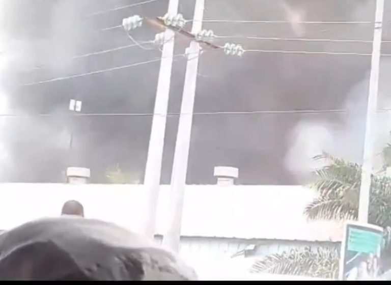 Kinshasa : Incendie près de l’INRB, véhicules et biens immobiliers détruits