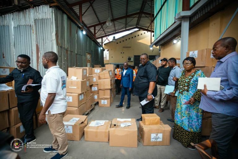Éducation : Kinshasa et le Kongo Central reçoivent les premiers bulletins scolaires de l’année 2024-2025