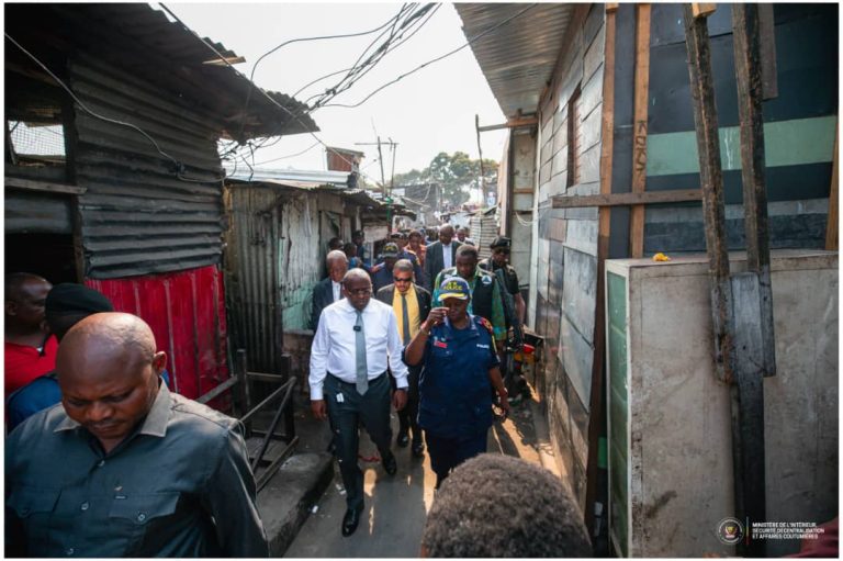 Kinshasa : Le Vice-Premier Ministre Shabani Lukoo Bihango se rend au camp Kabila après un incendie